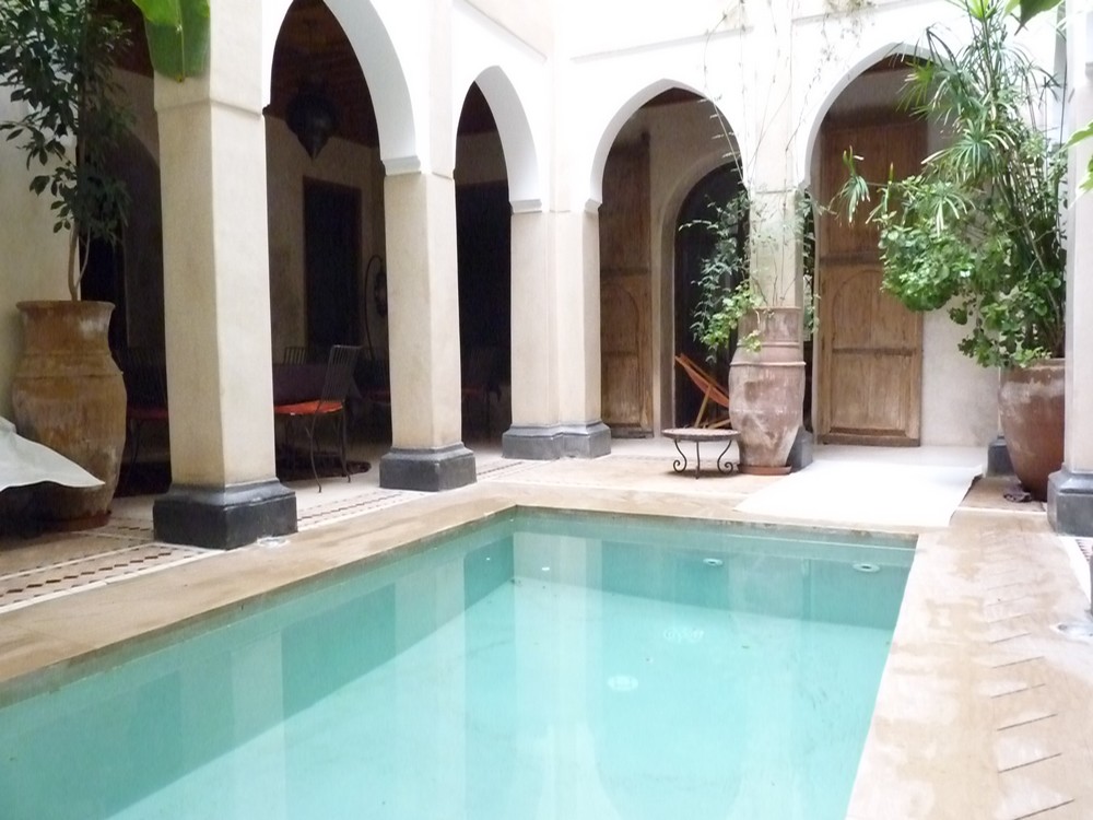chambre avec salle de bain privative à Marrakech médina